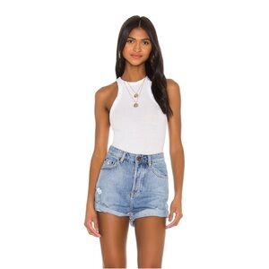 BANDITS HIGH WAIST
DENIM SHORT
One Teaspoon
Color: Pacifica
